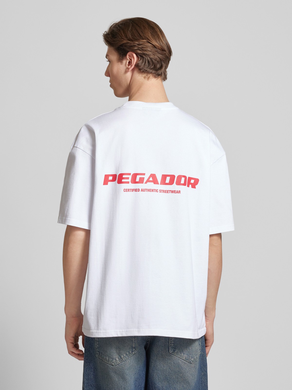 تیشرت بیسیک نوشته قرمز رنگ سفید برند پگادور PEGADOR