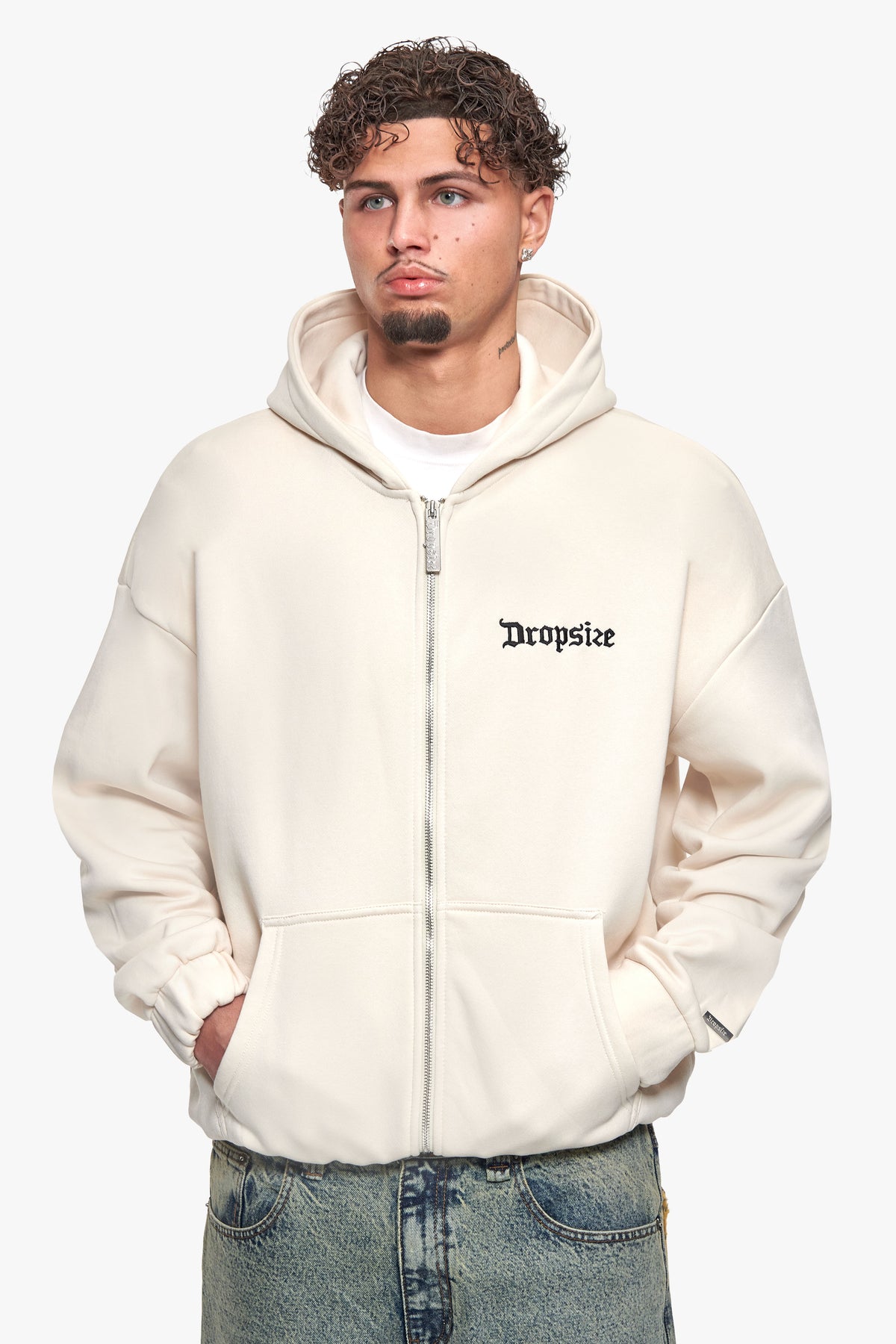سوبشرت بیسیک گرم بالا لوگو گلدوزی رنگ کرم شیری برند دراپسایز DROPSIZE