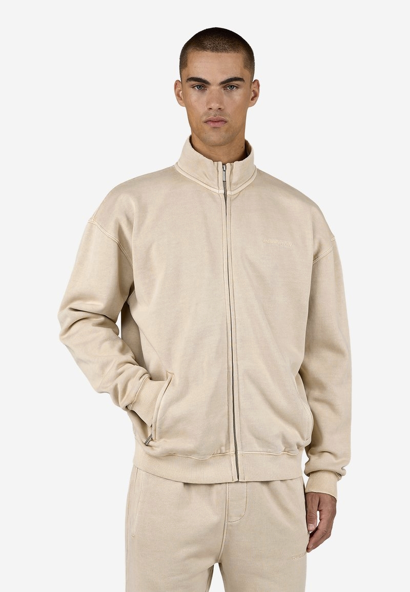 جکت بیسیک اورسایز رنگ Vintage Beige برند پگادور PEGADOR